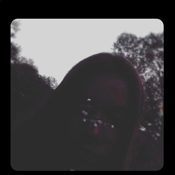 Meet your Posher, Azalea - Picture 1 of 1